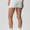 2" Alo Softsculpt korte broek met middelhoge taille - Wit