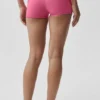3" Alo Softsculpt laag uitgesneden korte broek met omgeslagen tailleband – Paradise Pink