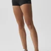 3" Alo Softsculpt laag uitgesneden omgeslagen korte broek - Zwart