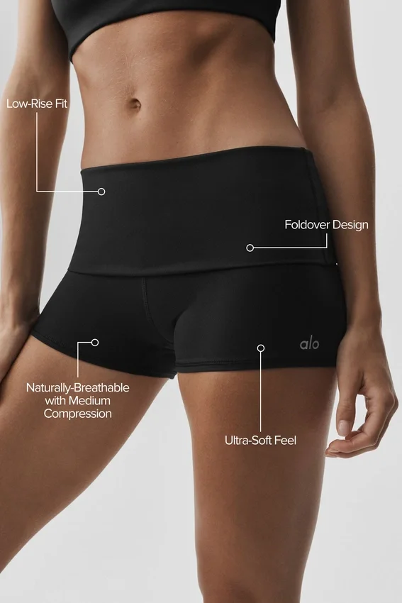 3" Alo Softsculpt laag uitgesneden omgeslagen korte broek - Zwart