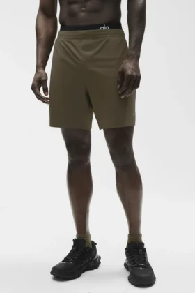 7" Conquer React Performance-korte broek - Olive Tree