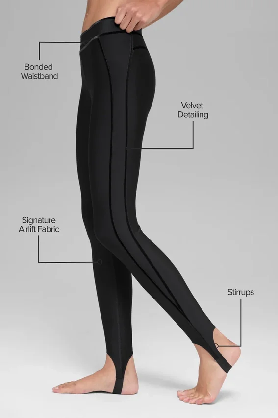 Airlift High-Waist Love Language Stirrup Legging - Zwart