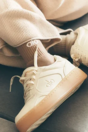 Alo Recovery Mode Sneakers - Clay