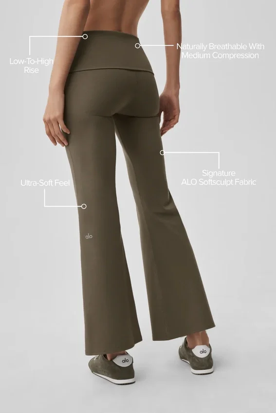 Alo Softsculpt 7/8-legging met omgeslagen pijpen en uitlopende boord – Olive Tree