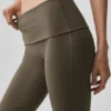 Alo Softsculpt 7/8-legging met omgeslagen pijpen en uitlopende boord – Olive Tree