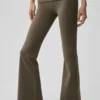 Alo Softsculpt 7/8-legging met omgeslagen pijpen en uitlopende boord – Olive Tree