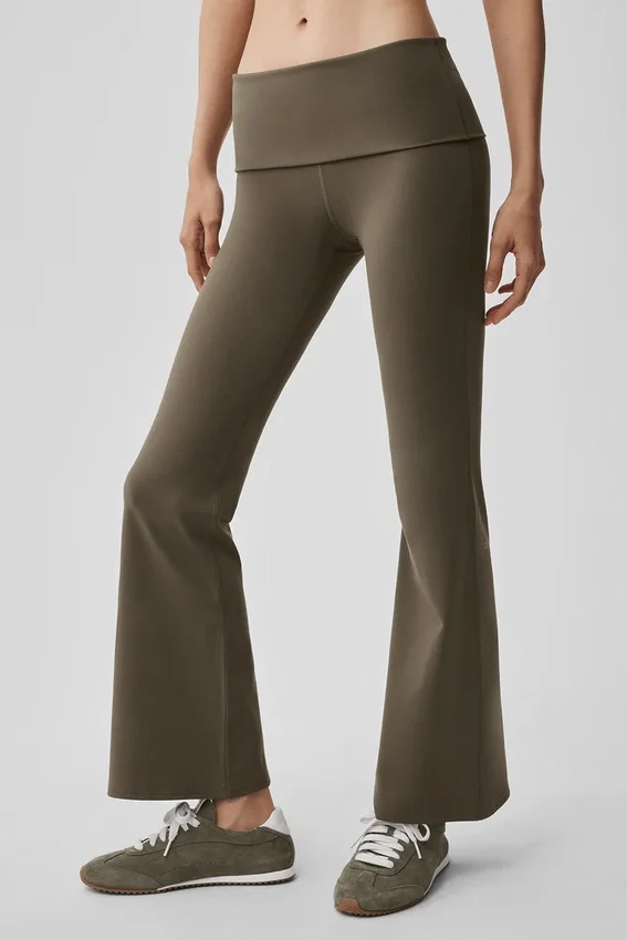 Alo Softsculpt 7/8-legging met omgeslagen pijpen en uitlopende boord – Olive Tree