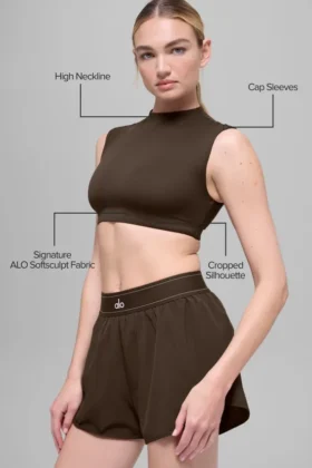 Alo Softsculpt Capped Out met korte mouwen – Espresso