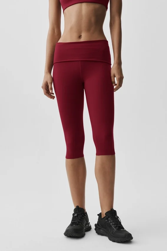Alo Softsculpt capri met omgeslagen tailleband en lage taille – Summer Romance Red