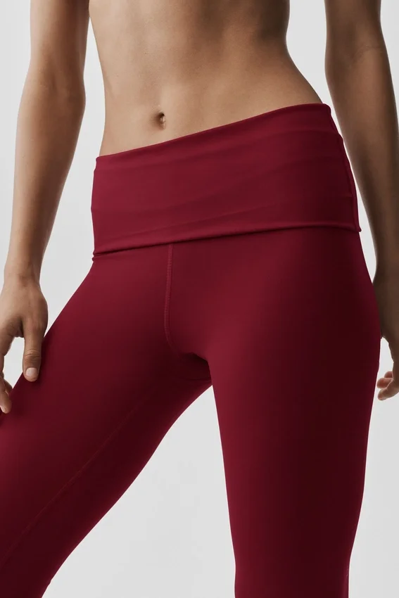 Alo Softsculpt capri met omgeslagen tailleband en lage taille – Summer Romance Red