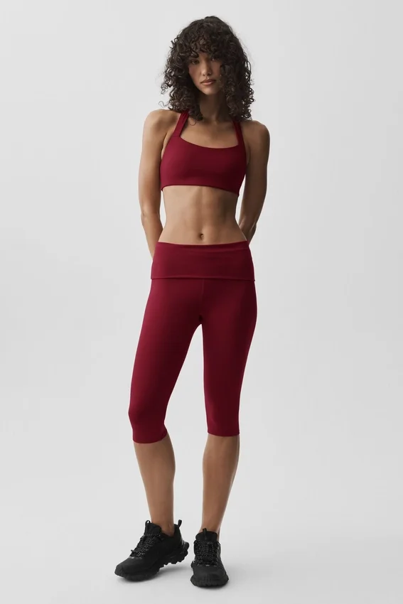 Alo Softsculpt capri met omgeslagen tailleband en lage taille – Summer Romance Red