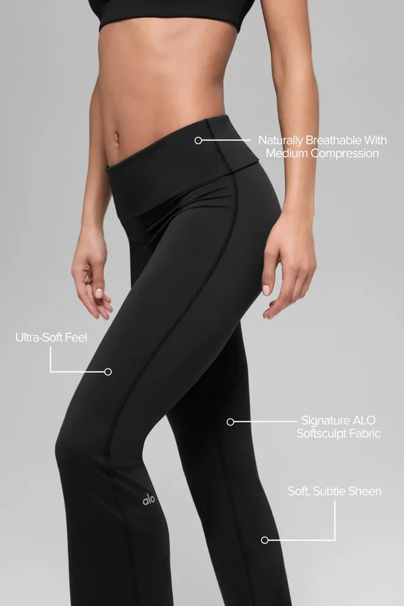 Alo Softsculpt Foldover Flare-leggings – Zwart