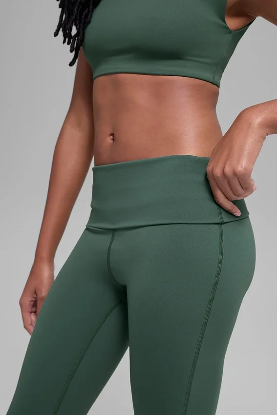 Alo Softsculpt legging met omgeslagen boord en uitlopende pijpen – Clover Green