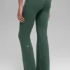Alo Softsculpt legging met omgeslagen boord en uitlopende pijpen – Clover Green