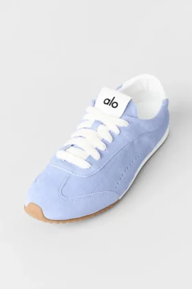 Alo Sunset Sneaker – Licht Provence-blauw