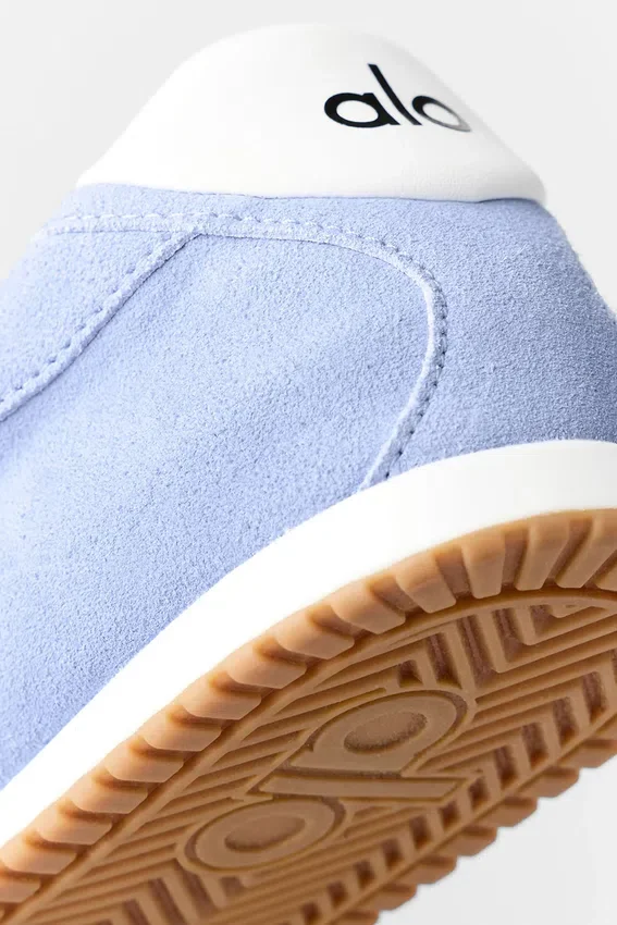 Alo Sunset Sneaker - Licht Provence-blauw