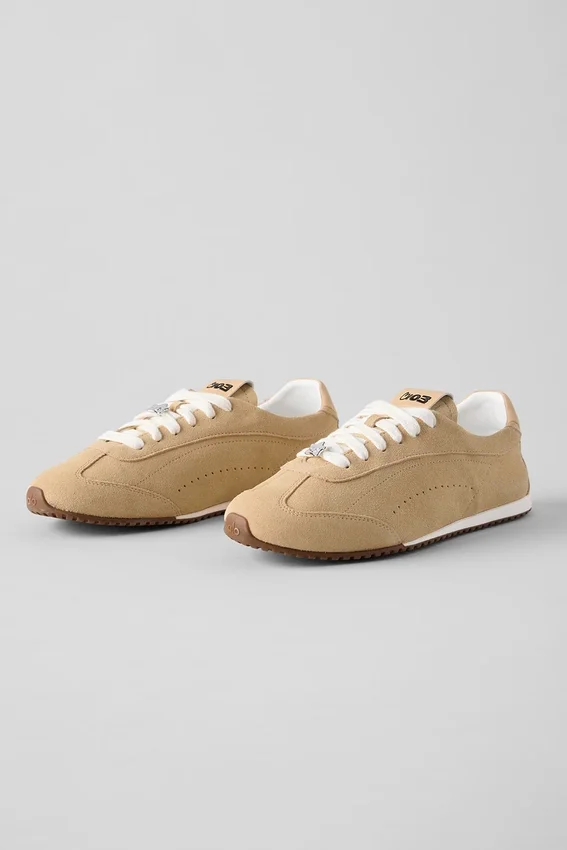 Alo Sunset Sneakers + Jisoo - Caramel Cream