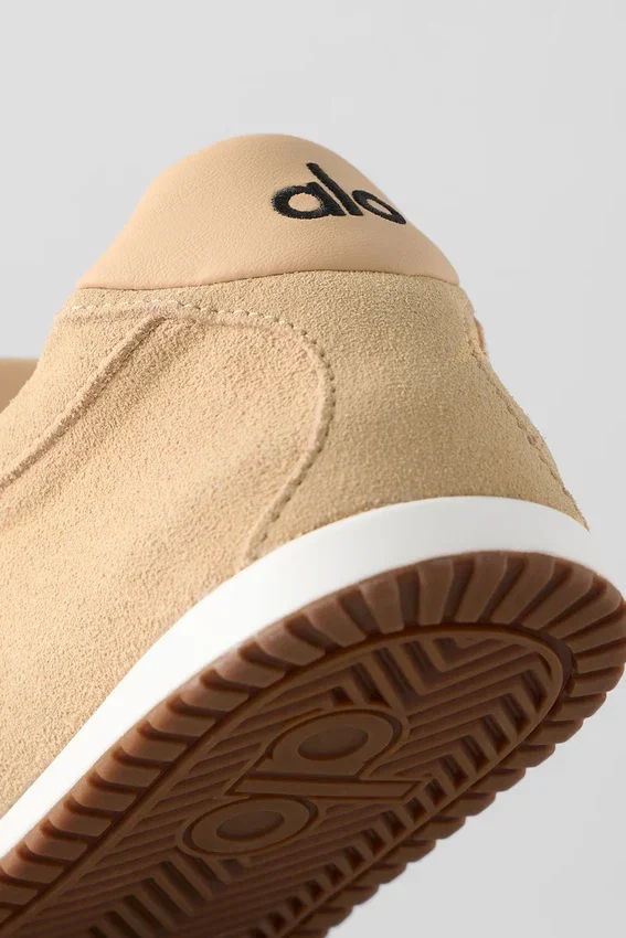 Alo Sunset Sneakers + Jisoo - Caramel Cream