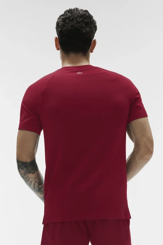 Alo Vapor T-shirt met ronde hals en korte mouwen - Garnet