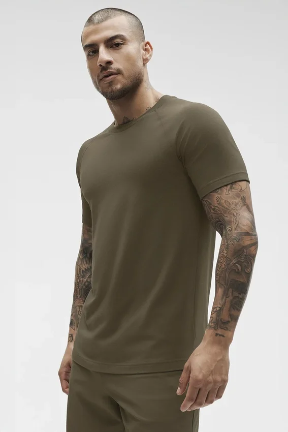 Alo Vapor T-shirt met ronde hals en korte mouwen - Olive Tree