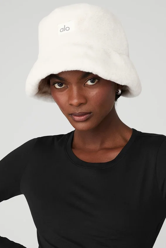 Buckethoed van imitatiebont - Ivory