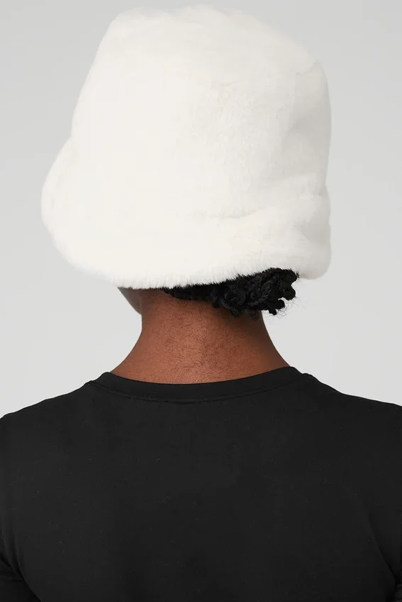 Buckethoed van imitatiebont - Ivory