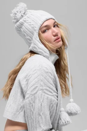 Cable Knit Winter Bliss-muts met oorkleppen – Athletic Heather Grey