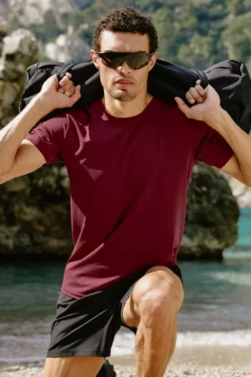 Conquer Reform T-shirt met ronde hals en korte mouwen - Garnet