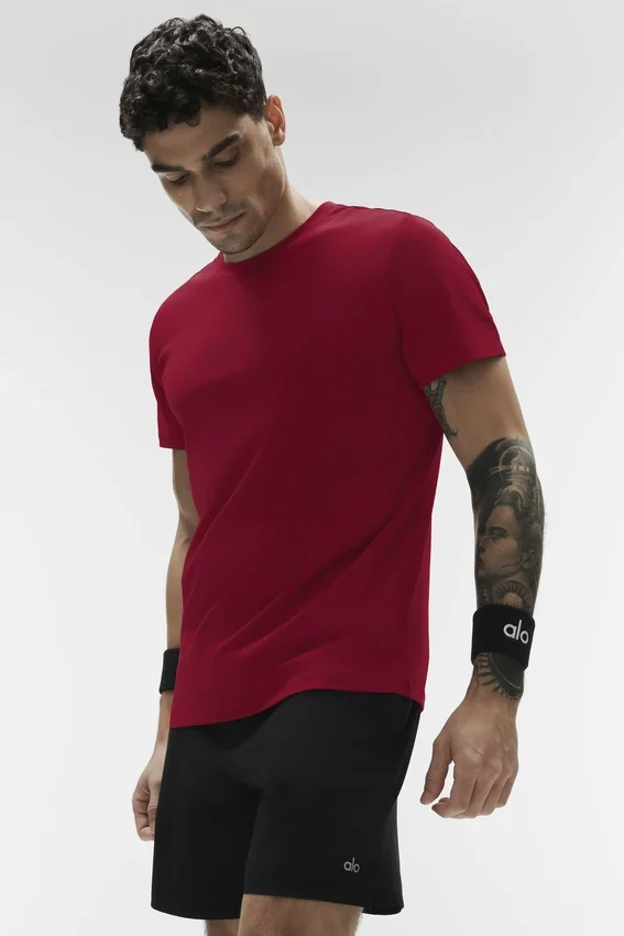 Conquer Reform T-shirt met ronde hals en korte mouwen - Garnet
