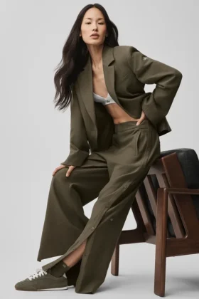 Cosmopolitan-broek met drukknopen en middelhoge taille – Olive Tree