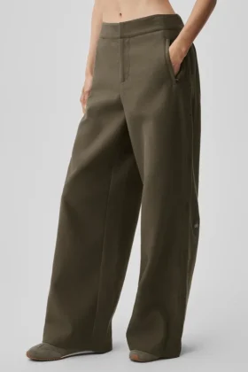 Cosmopolitan-broek met drukknopen en middelhoge taille – Olive Tree