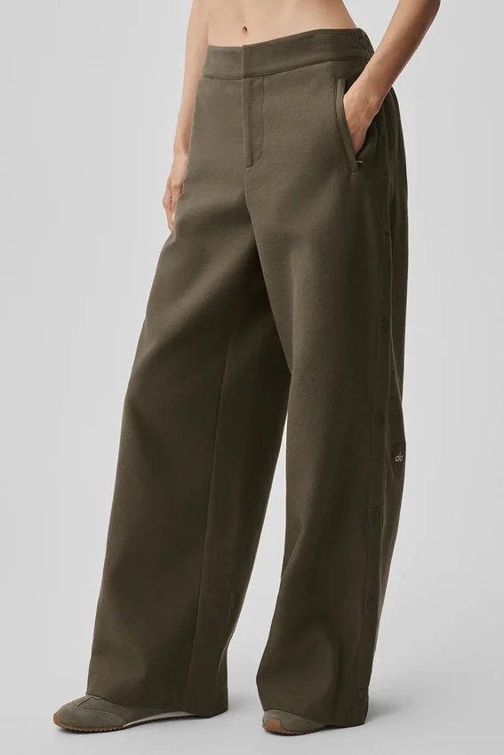 Cosmopolitan-broek met drukknopen en middelhoge taille – Olive Tree