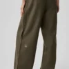 Cosmopolitan-broek met drukknopen en middelhoge taille – Olive Tree