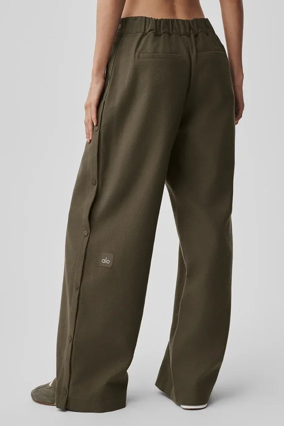 Cosmopolitan-broek met drukknopen en middelhoge taille – Olive Tree