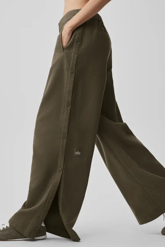 Cosmopolitan-broek met drukknopen en middelhoge taille – Olive Tree