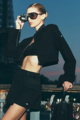 Cropped Main Character-jas - Zwart