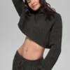Cropped Winter Bliss-trui met col en lange mouwen in kabelpatroon – Dark Heather