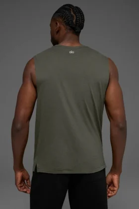 De Triumph Muscle Tank – Stealthgroen