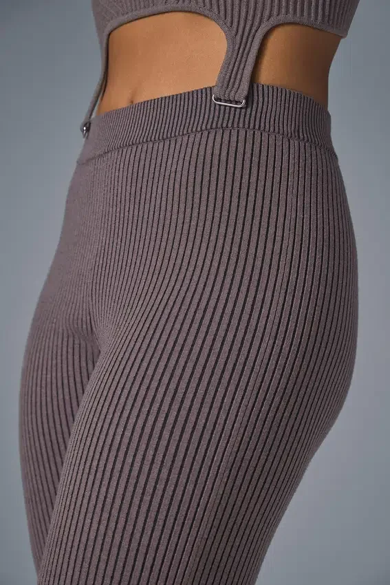 Denim gebreide High-Waist-broek met uitlopende pijpen - Raisinette/Zwart