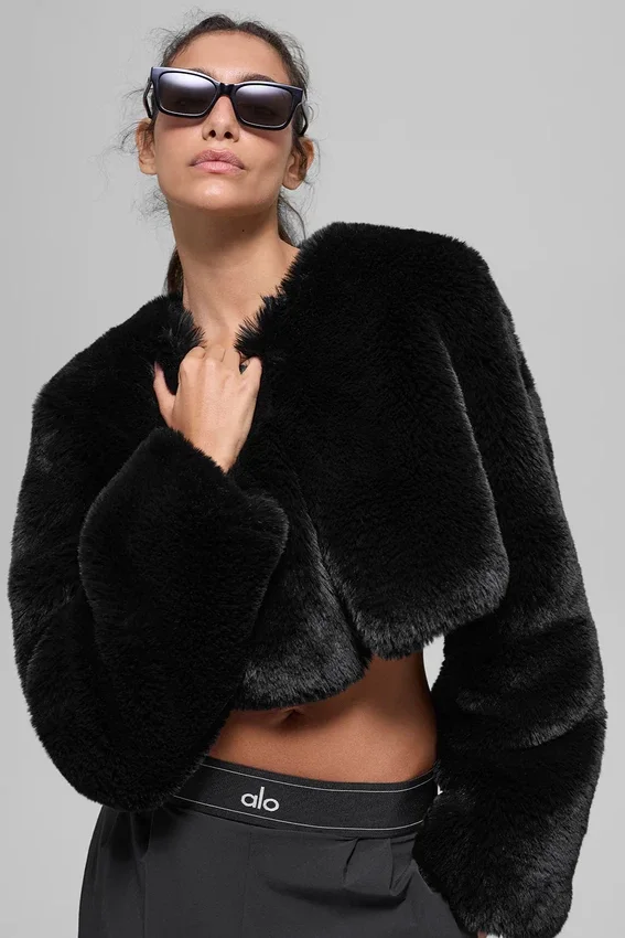 Faux Fur Chic Cropped Jacket - Zwart