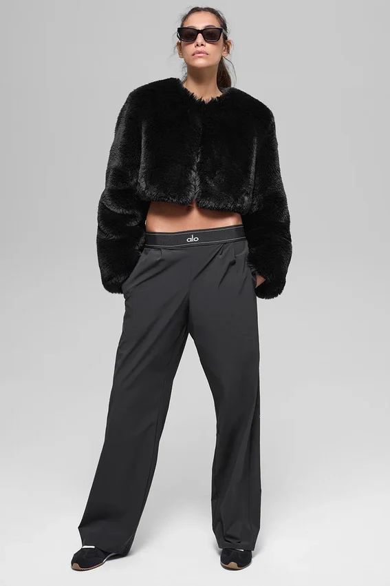 Faux Fur Chic Cropped Jacket - Zwart