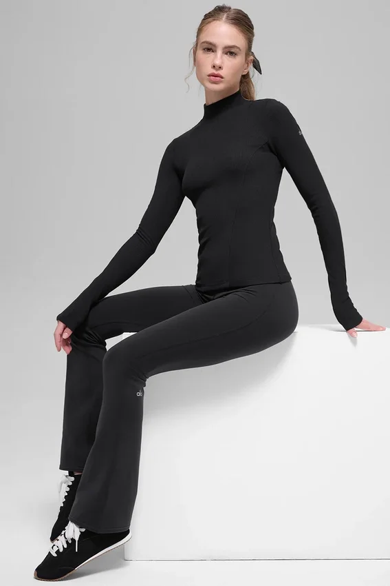 Geribbeld Mesmerize-shirt met hoge kraag en lange mouwen – Zwart