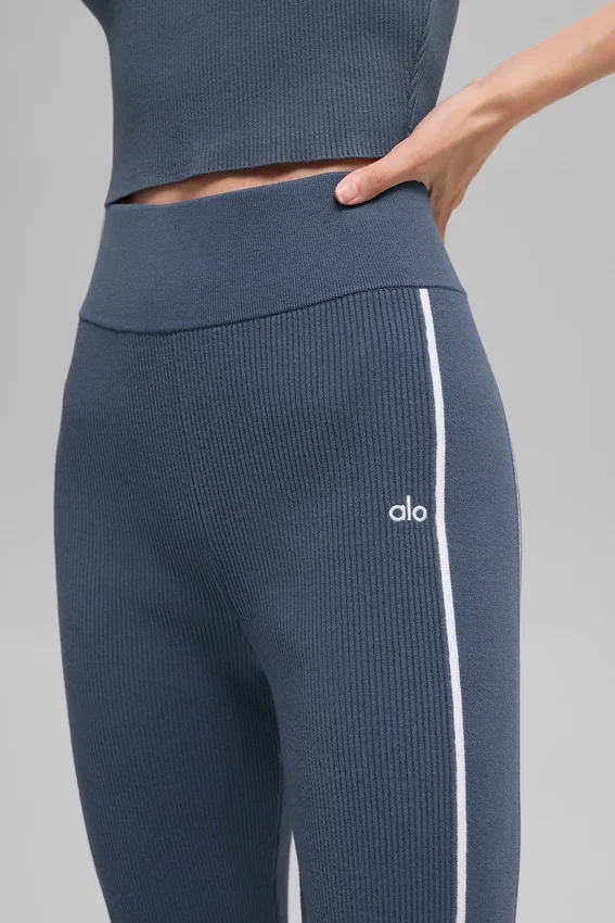 Geribde gebreide Highline Flare-broek – Bluestone/Wit