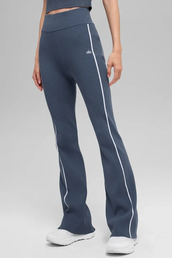 Geribde gebreide Highline Flare-broek – Bluestone/Wit