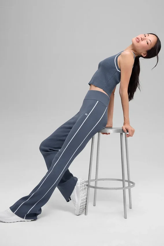 Geribde gebreide Highline Flare-broek – Bluestone/Wit