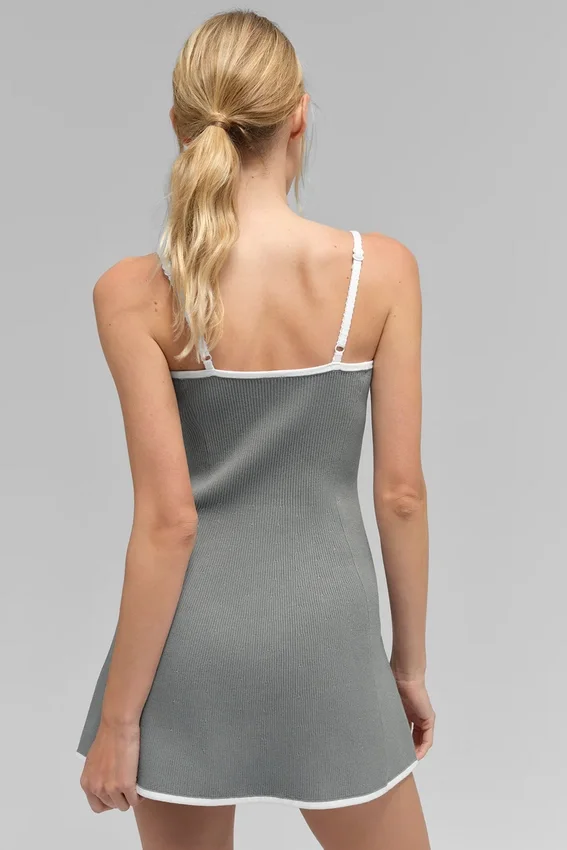 Geribde Highline-jurk van tricot – Lunar Grey/White