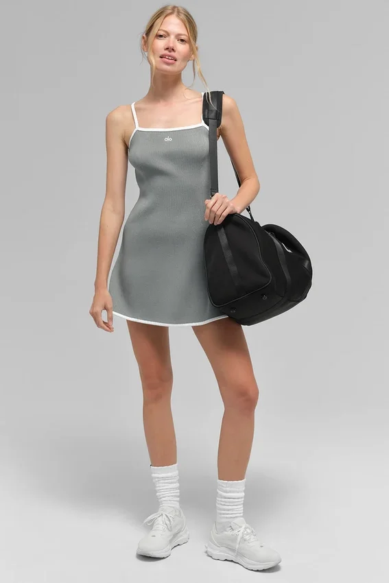 Geribde Highline-jurk van tricot – Lunar Grey/White