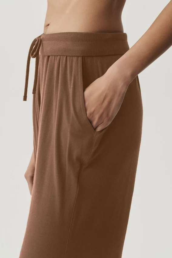 Halfdoorzichtige, delicate lounge-broek met wijde pijpen - Sun Kissed Brown
