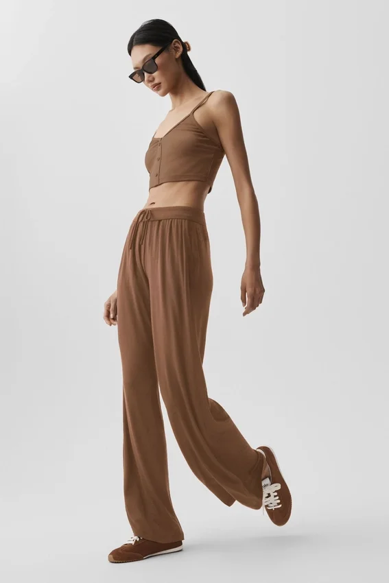 Halfdoorzichtige, delicate lounge-broek met wijde pijpen - Sun Kissed Brown
