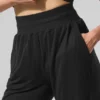 Halfdoorzichtige, delicate lounge-broek met wijde pijpen - Zwart
